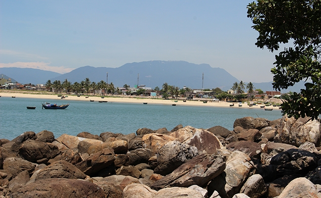 Lại[-]một[-]khu[-]du[-]lịch[-]được[-]Đà[-]Nẵng[-]cấp[-]phép[-]bít[-]lối[-]đi[-]xuống[-]biển[-]của[-]dân